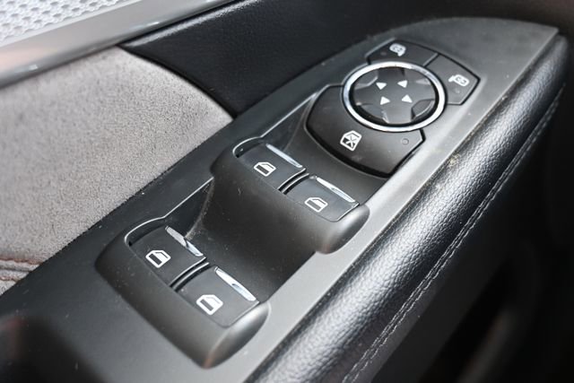 Used 2017 Ford Explorer XLT w/ Equipment Group 202A AWD/4WD image 41