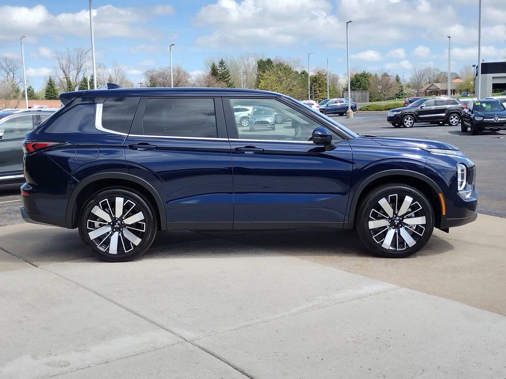 New 2026 Mitsubishi Outlander SE AWD/4WD image 16