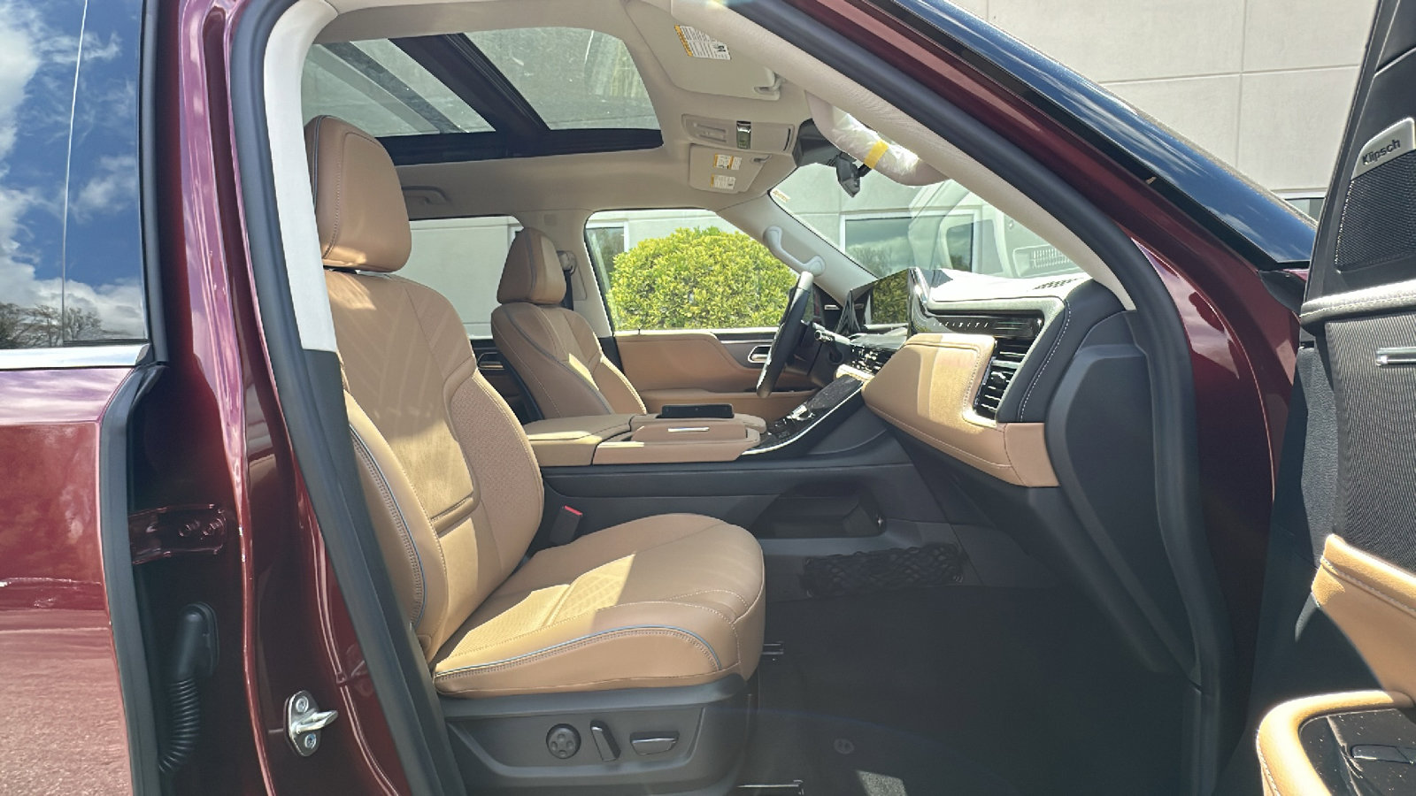 New 2025 INFINITI QX80 Luxe w/ Exterior Package image 9