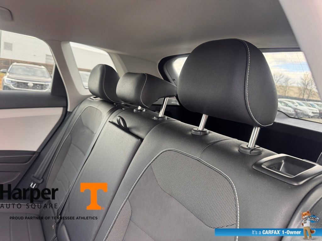 Used 2025 Volkswagen Taos SE image 9