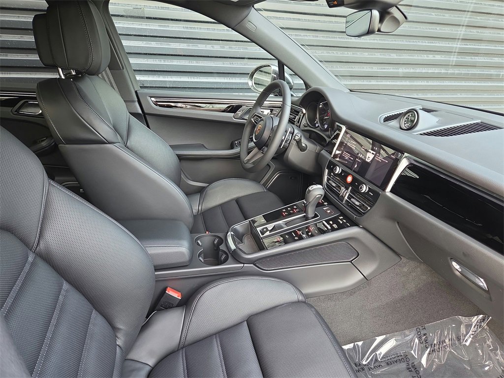 New 2026 Porsche Macan image 18