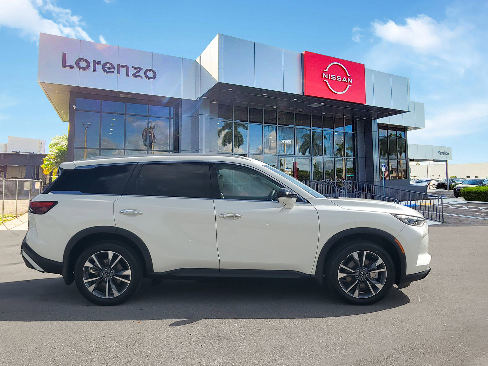 Used 2023 INFINITI QX60 Luxe AWD/4WD image 4