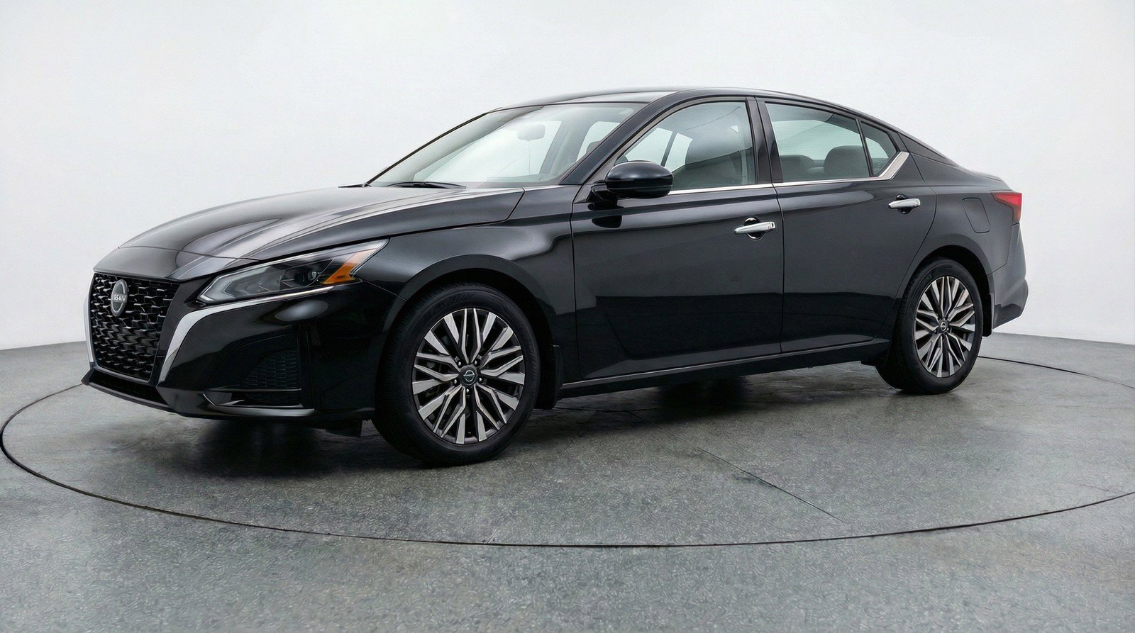Used 2025 Nissan Altima 2.5 SV image 3