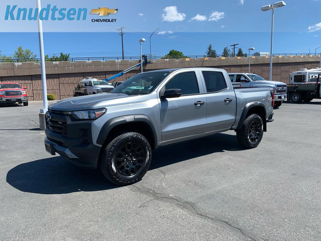 Used 2025 Chevrolet Colorado Trail Boss AWD/4WD image 3