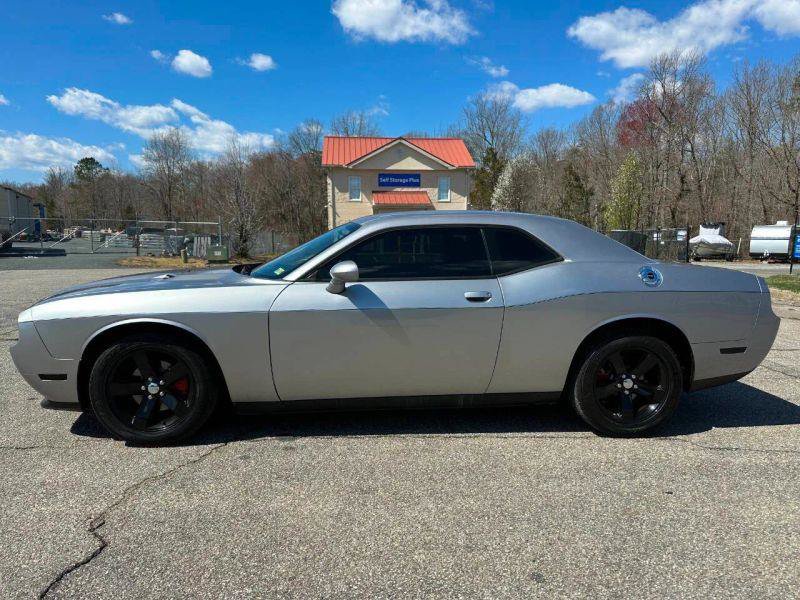 Used 2014 Dodge Challenger SXT RWD image 8