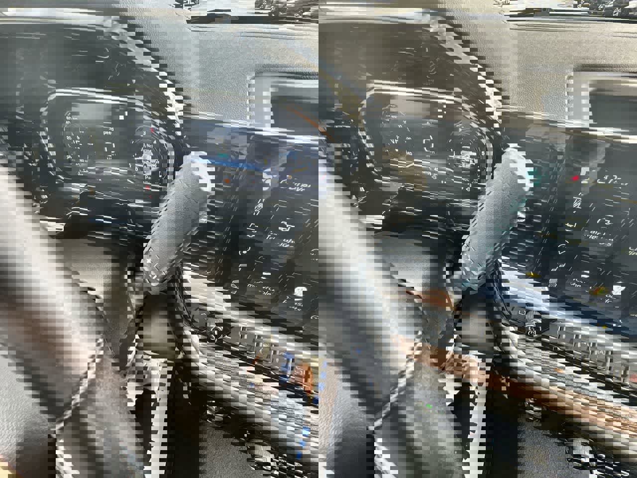 Used 2023 Chevrolet Silverado 1500 LT image 15