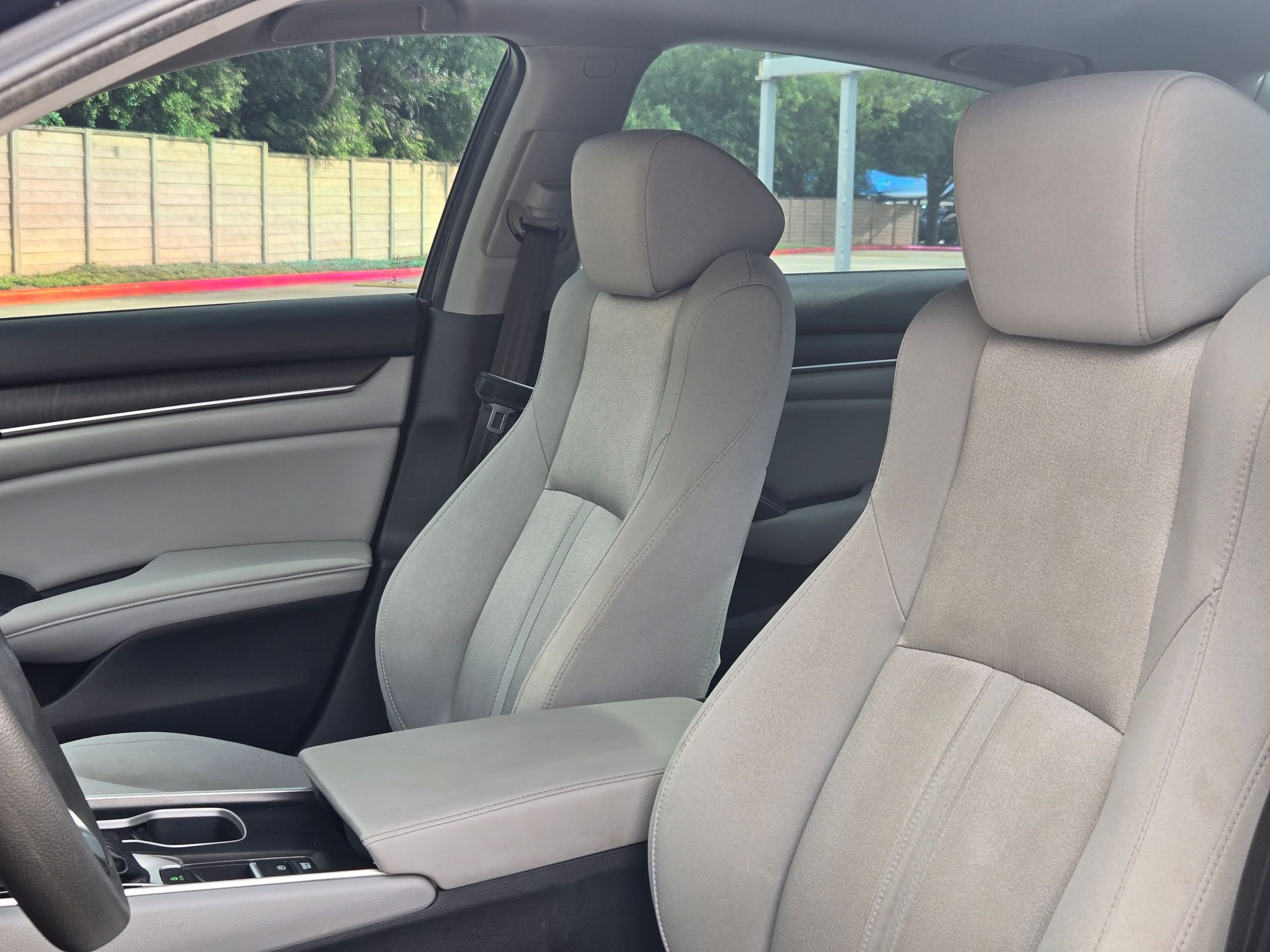 Used 2018 Honda Accord EX image 7