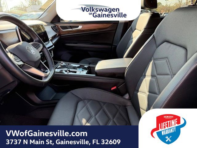Used 2025 Volkswagen Atlas SE image 21