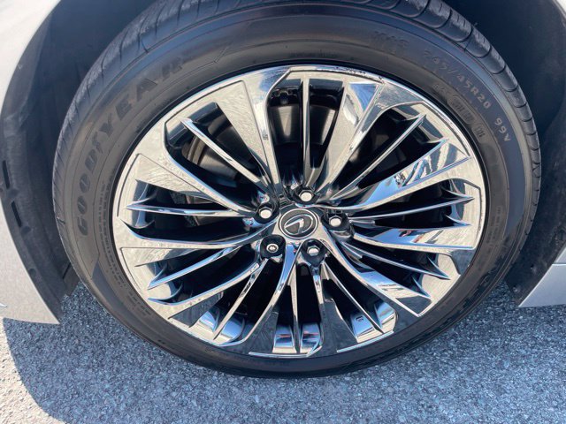 Used 2022 Lexus LS 500 w/ Interior Upgrade Package RWD image 25