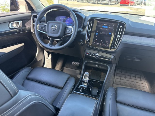 Used 2026 Volvo XC40 B5 Plus AWD/4WD image 14