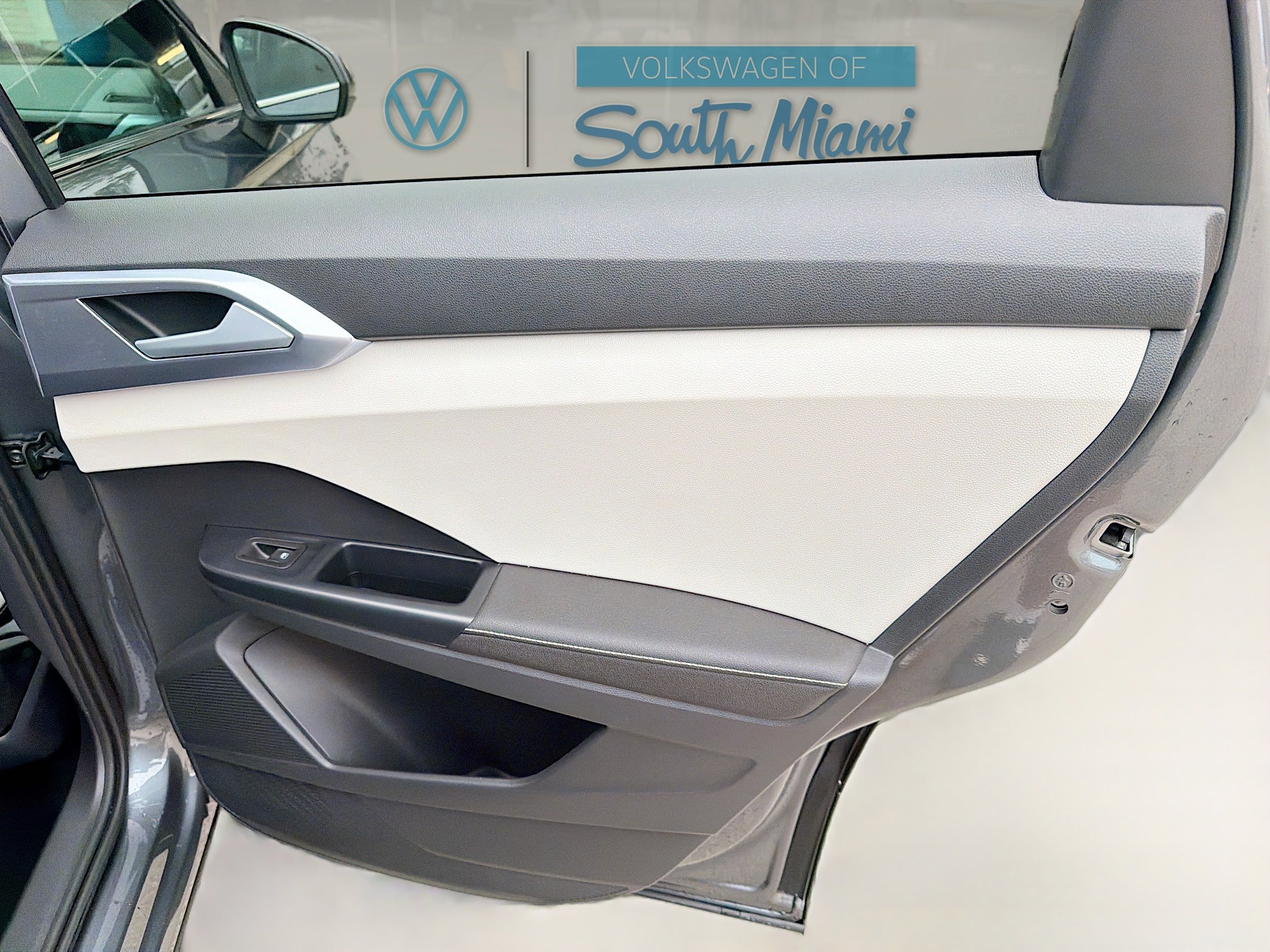 Certified 2025 Volkswagen Taos SE image 30