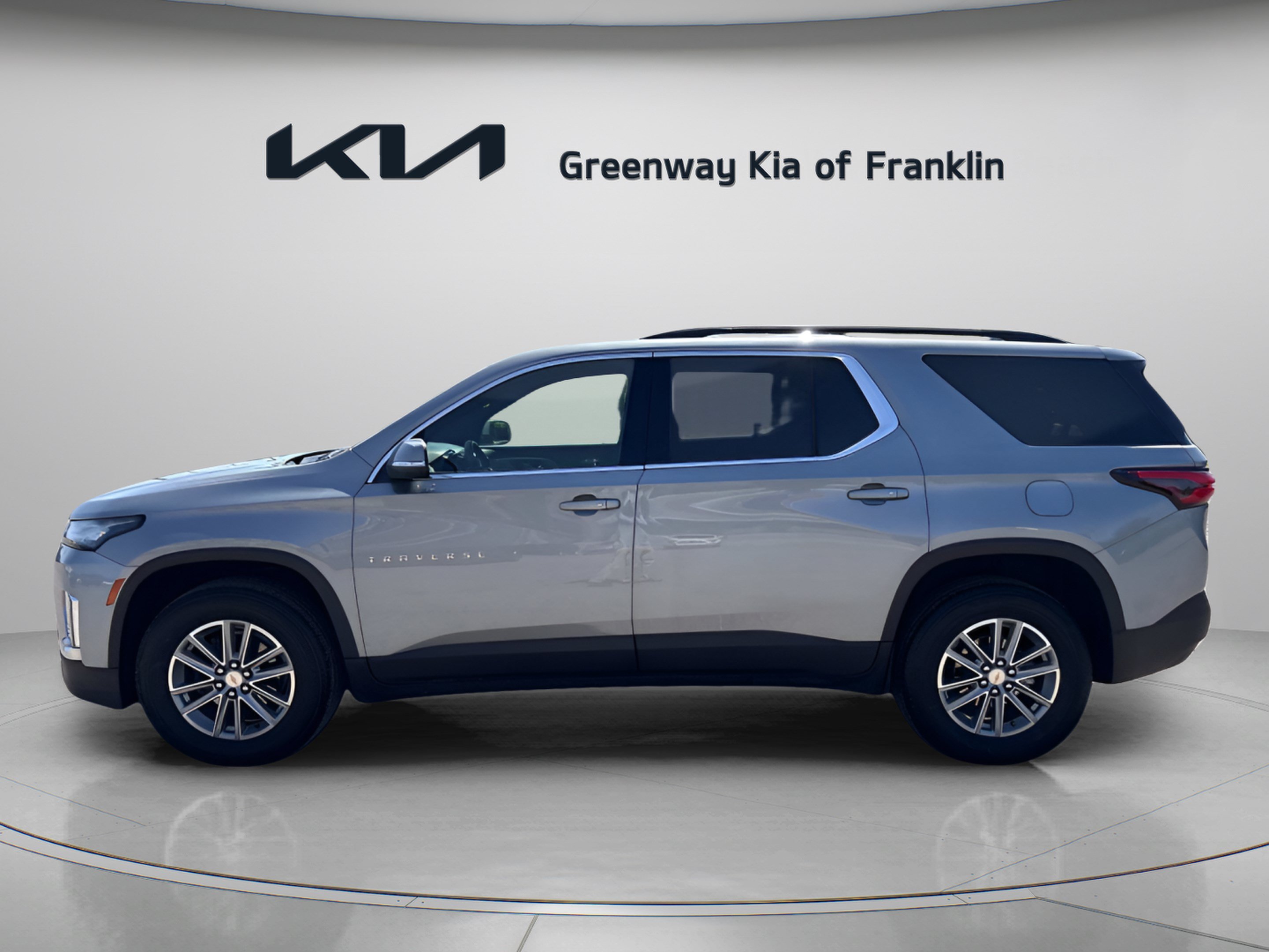 Used 2023 Chevrolet Traverse LT FWD image 4