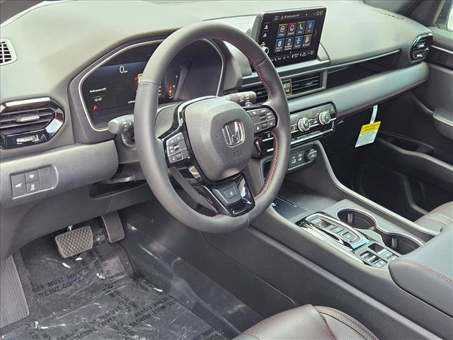 New 2025 Honda Pilot Black Edition image 3