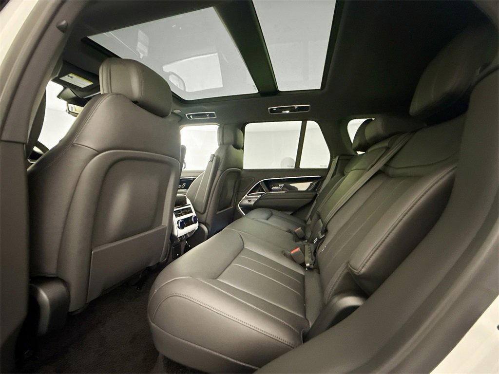 New 2026 Land Rover Range Rover SE image 24