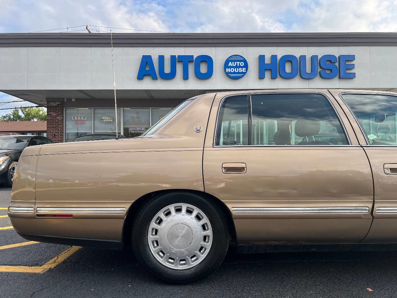 Used 1999 Cadillac De Ville w/ Comfort/Convenience Pkg image 36