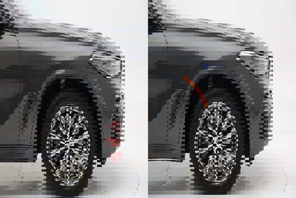 Used 2022 BMW X5 M50i w/ Executive Package image 5