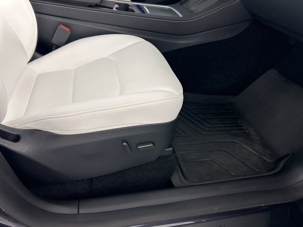 Used 2024 Tesla Model Y Long Range image 29
