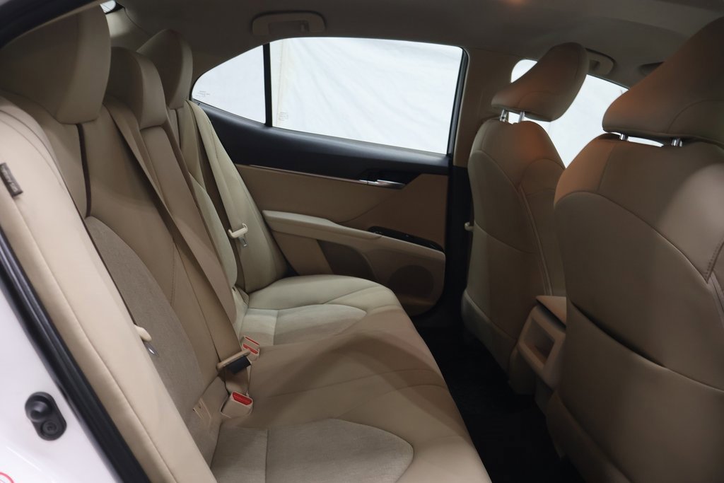 Used 2018 Toyota Camry LE image 12