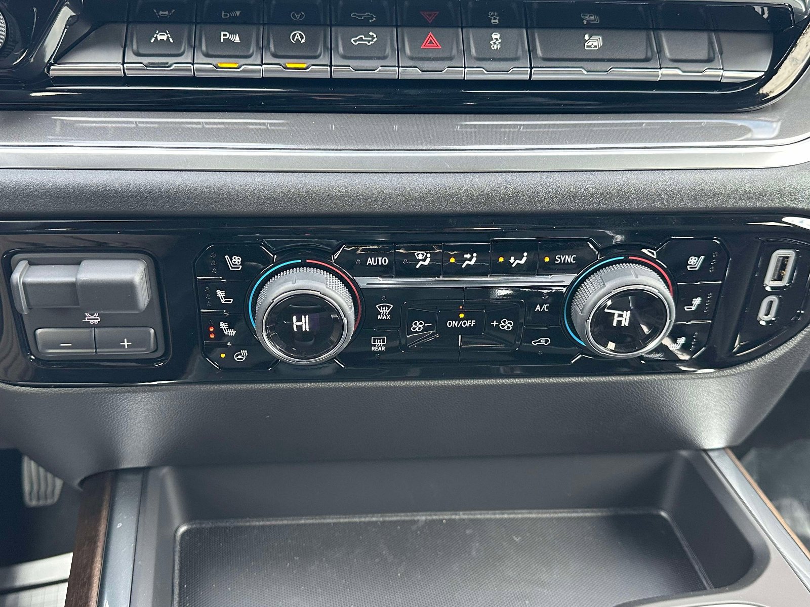 Certified 2025 Chevrolet Silverado 1500 High Country w/ Midnight Edition image 13