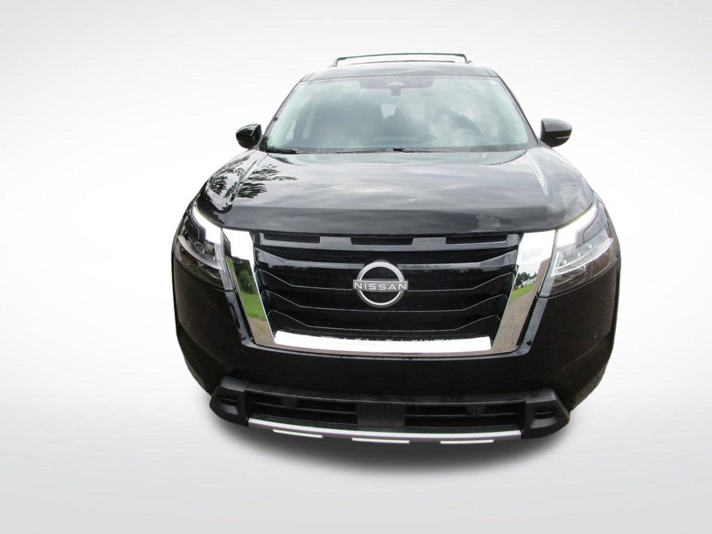 Used 2024 Nissan Pathfinder SL FWD image 5