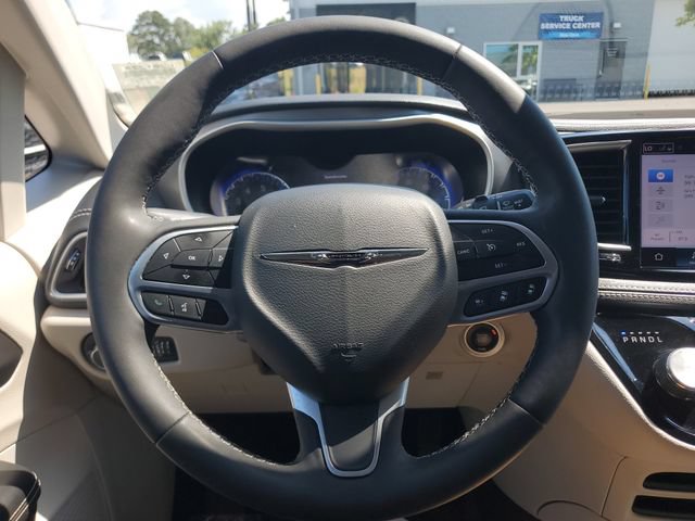 Used 2024 Chrysler Pacifica Touring-L AWD/4WD image 22