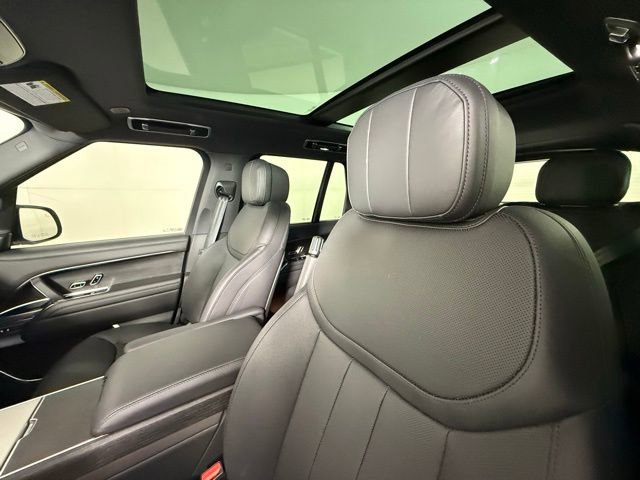 New 2025 Land Rover Range Rover SE image 9