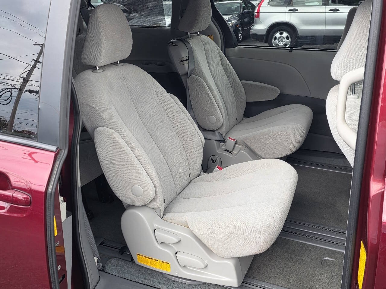 Used 2013 Toyota Sienna LE w/ Towing Pkg FWD image 13