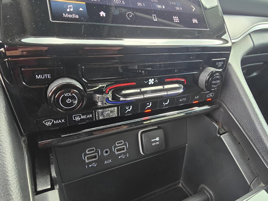 Used 2024 Jeep Grand Cherokee Laredo image 22