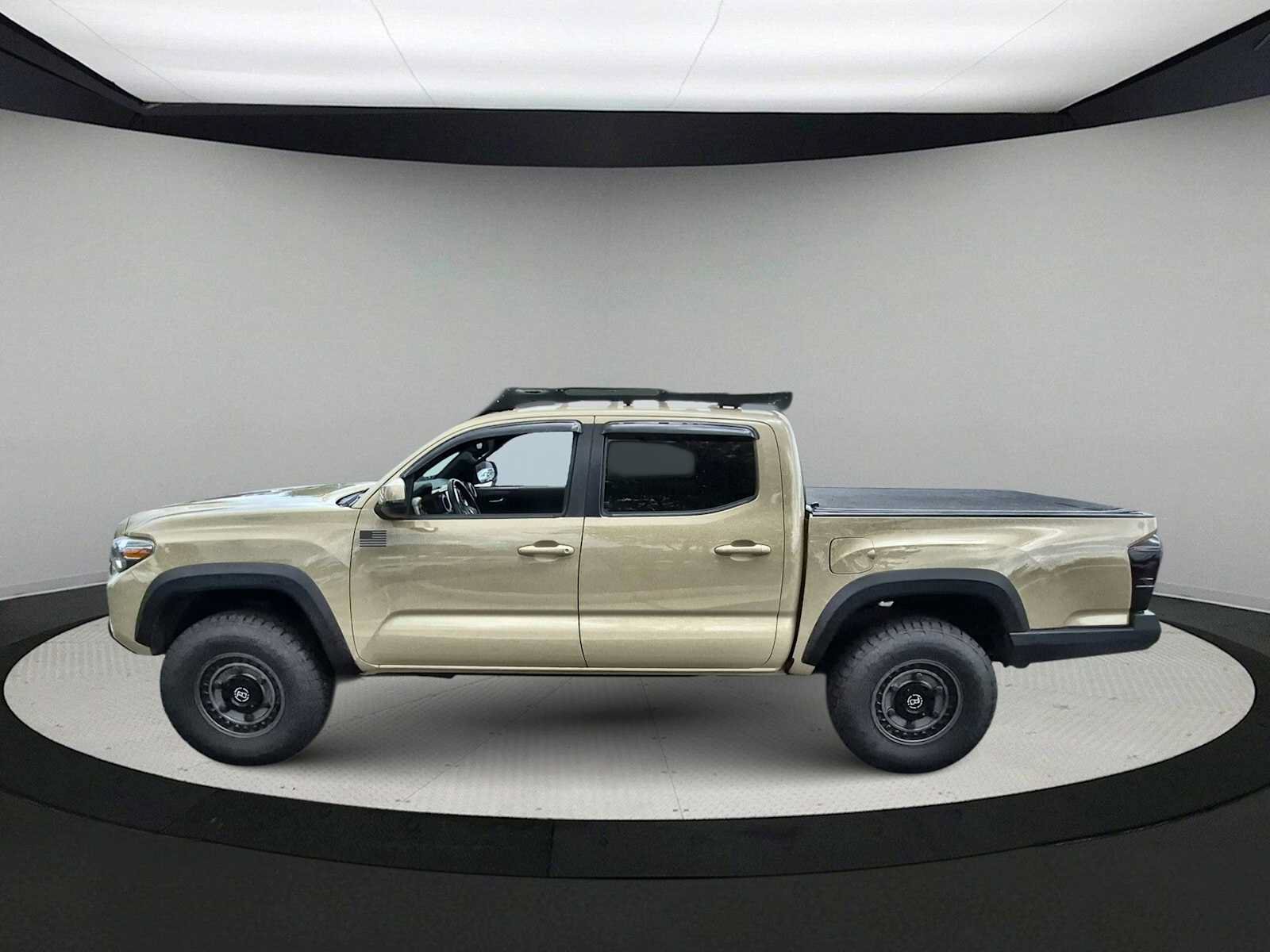 Used 2017 Toyota Tacoma TRD Off-Road w/ Tow Package AWD/4WD image 5
