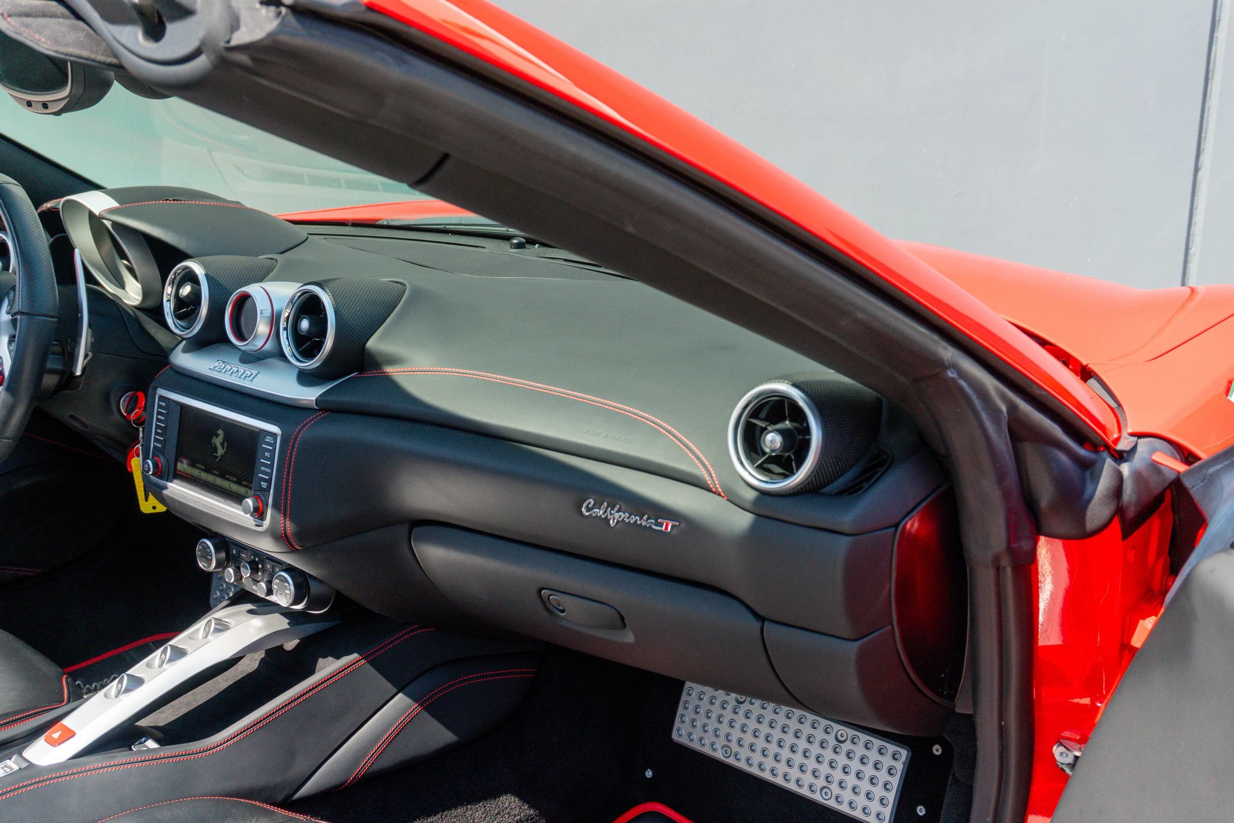 Used 2017 Ferrari California T RWD image 56