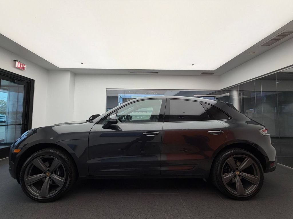 Certified 2026 Porsche Macan AWD/4WD image 2