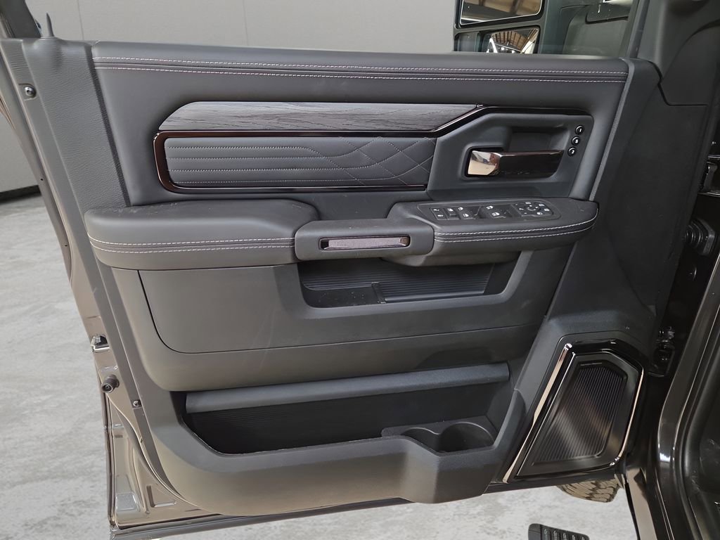 New 2026 RAM 2500 Limited AWD/4WD image 10