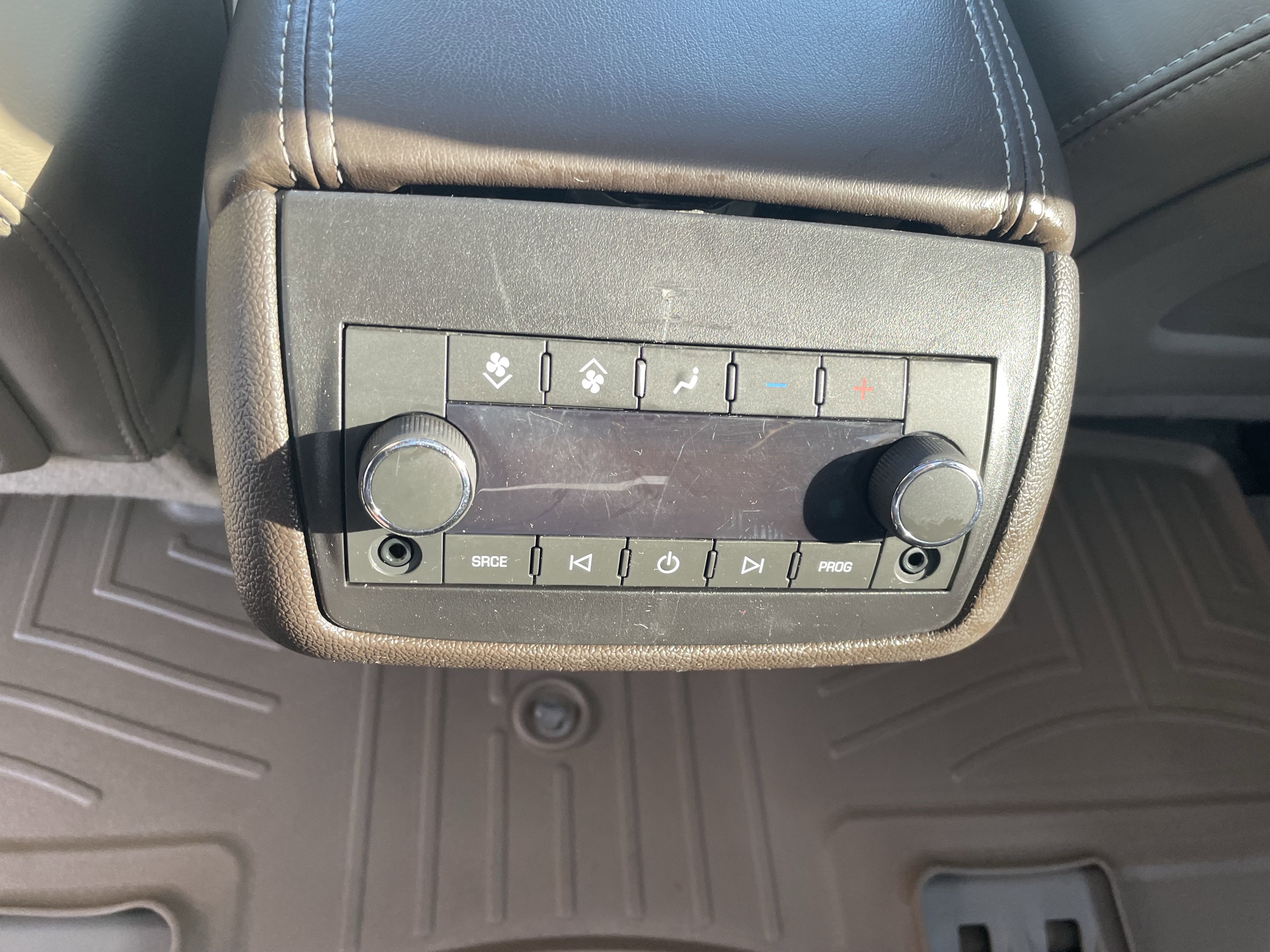 Used 2015 GMC Acadia Denali image 29