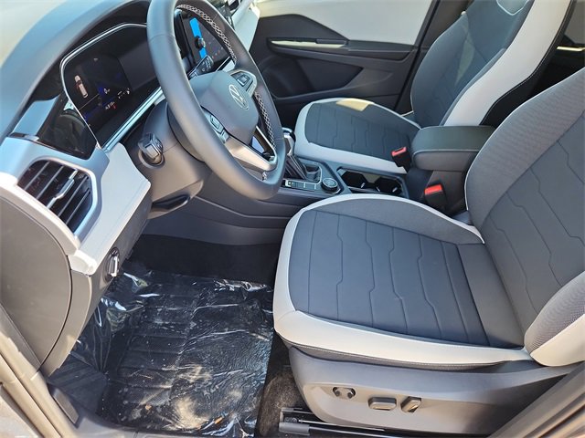 New 2025 Volkswagen Taos SE image 7