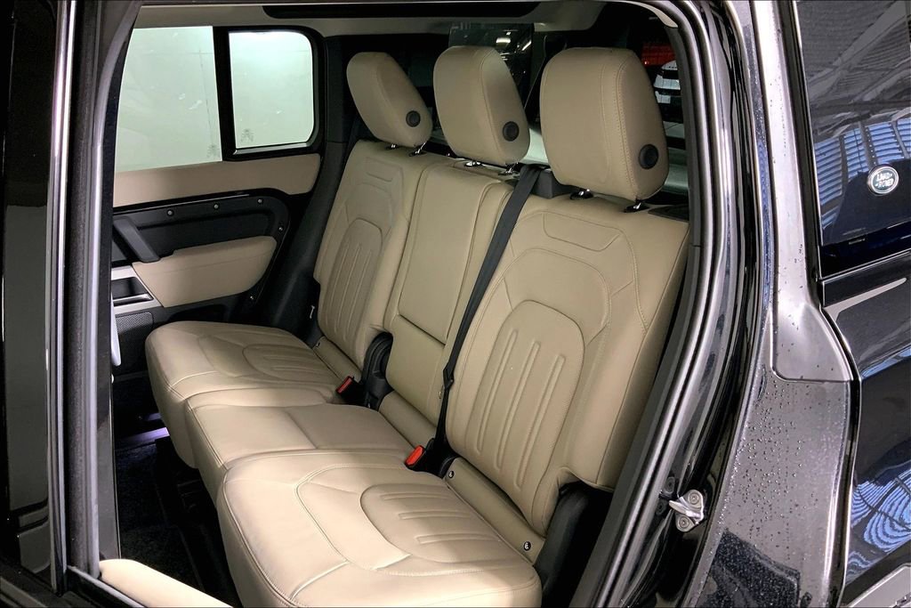 Used 2022 Land Rover Defender 110 SE image 25