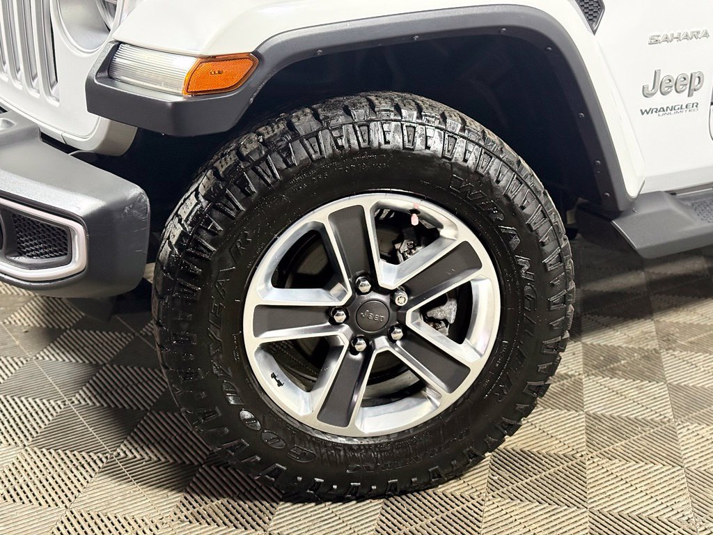 Used 2018 Jeep Wrangler Unlimited Sahara w/ Uconnect 4C Nav & Sound Group AWD/4WD image 2
