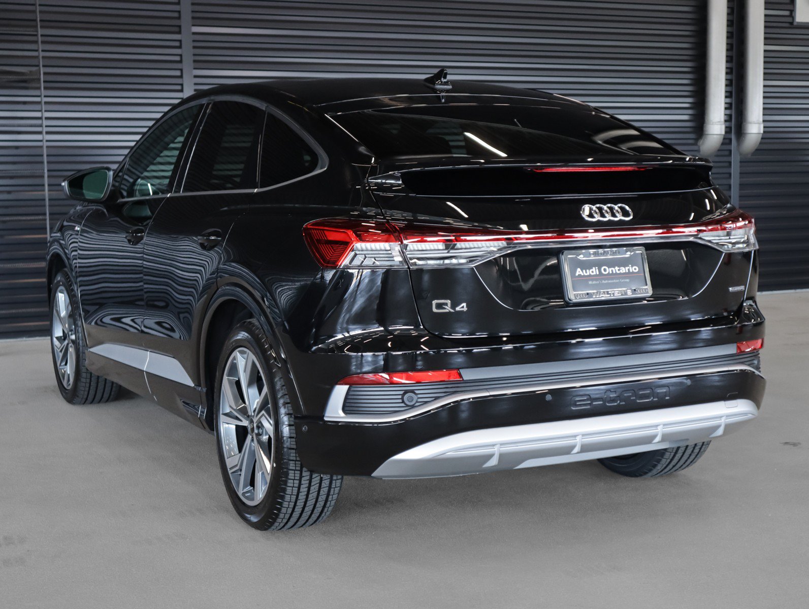 Used 2024 Audi Q4 e-tron Prestige AWD/4WD image 2