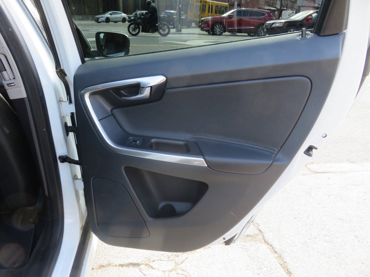 Used 2016 Volvo XC60 T6 Platinum AWD/4WD image 30