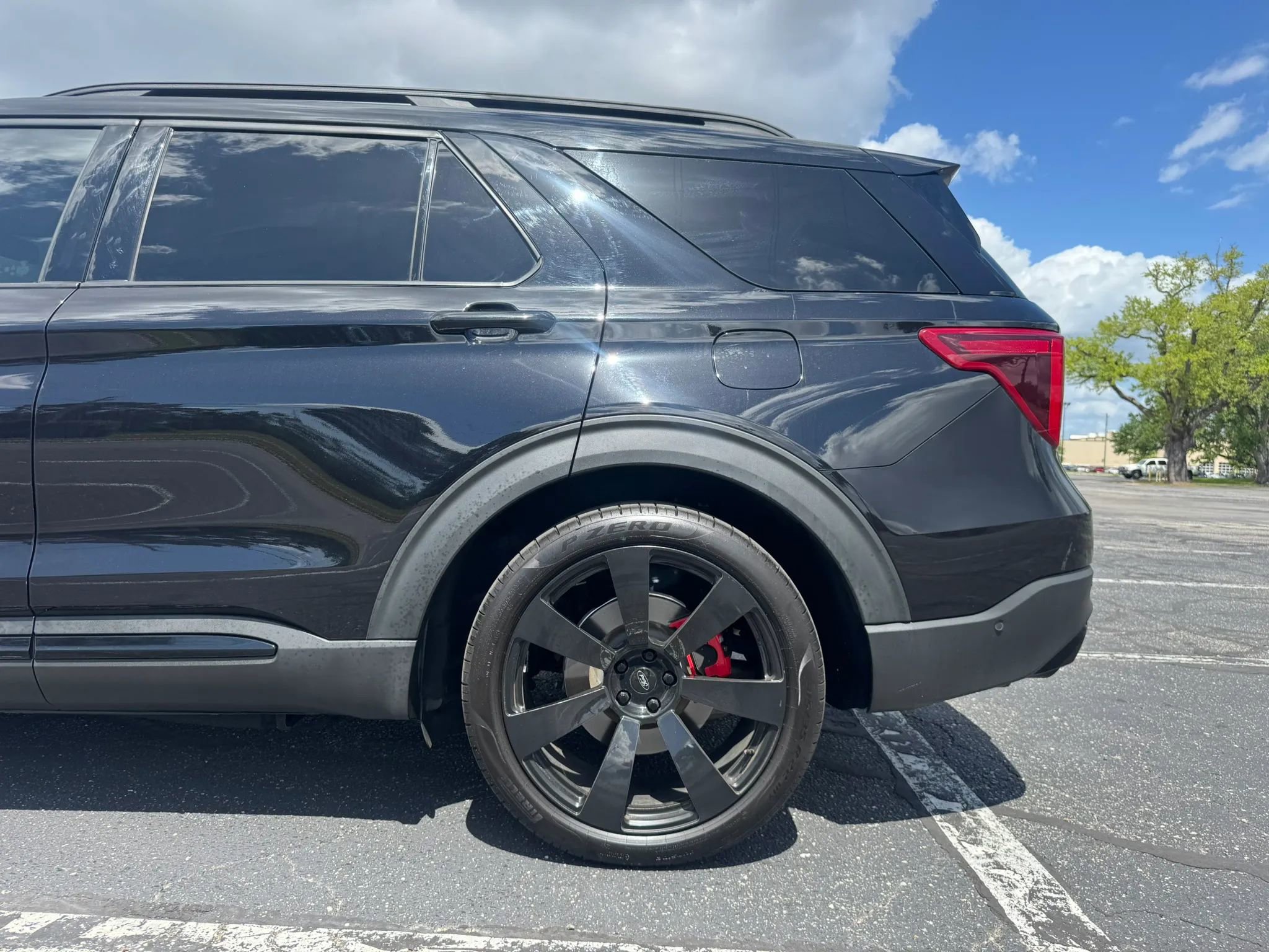 Used 2021 Ford Explorer ST w/ Equipment Group 401A AWD/4WD image 10