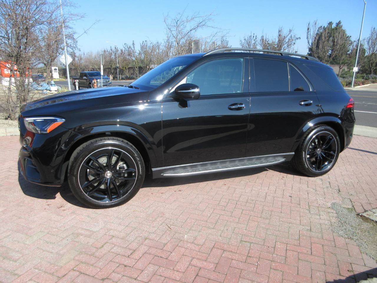 Used 2025 Mercedes-Benz GLE 580 4MATIC image 3