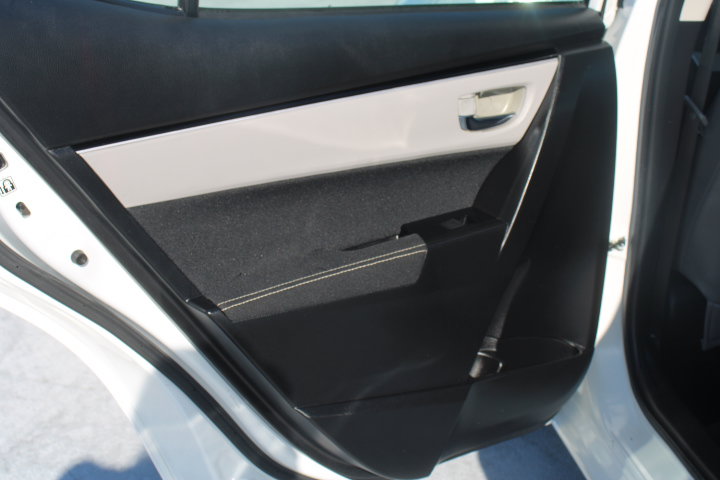 Used 2017 Toyota Corolla LE w/ Carpet Mat Package (TMS) FWD image 12