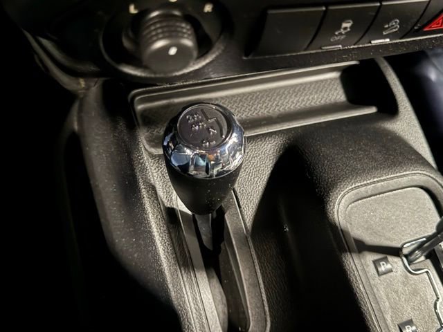 Used 2015 Jeep Wrangler Unlimited Sahara image 25