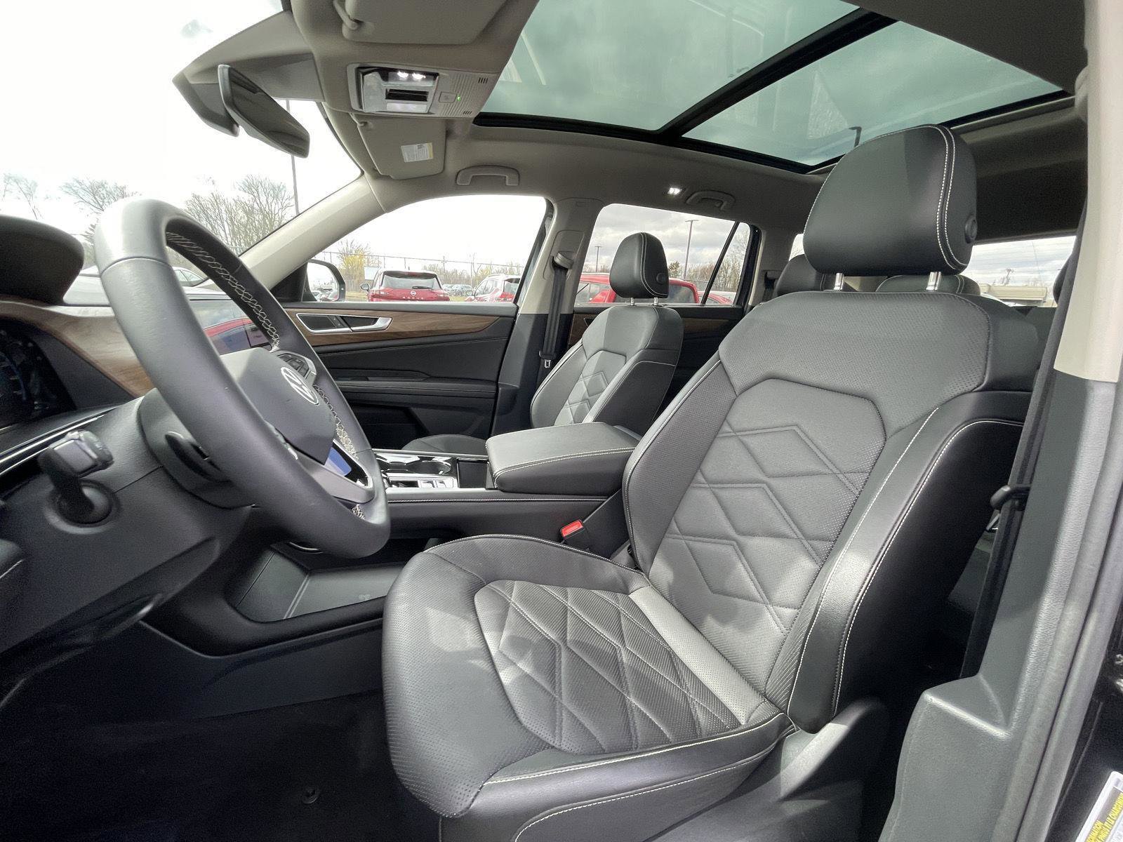 Used 2024 Volkswagen Atlas SE w/ Panoramic Sunroof Package image 15