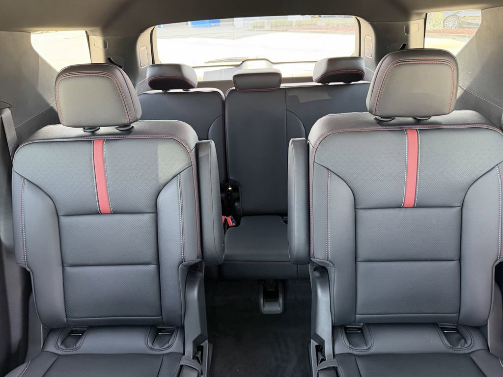 New 2026 Chevrolet Traverse RS w/ LPO, Floor Liner Package image 18