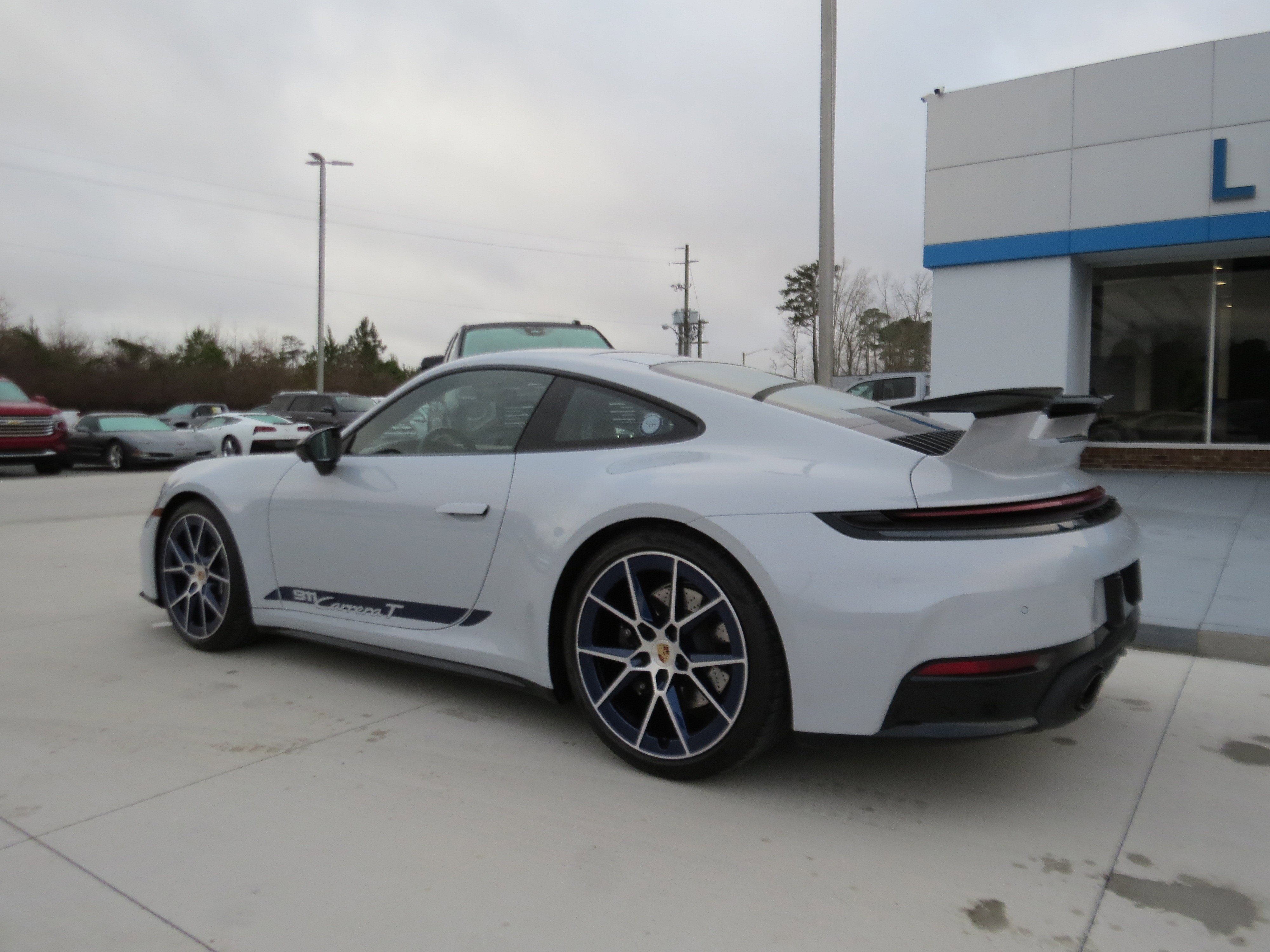 Used 2025 Porsche 911 Carrera T RWD image 4