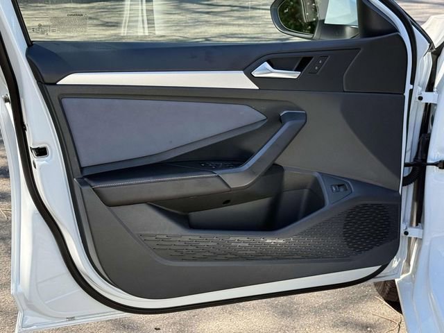 Used 2025 Volkswagen Jetta SE w/ Sunroof Package image 8