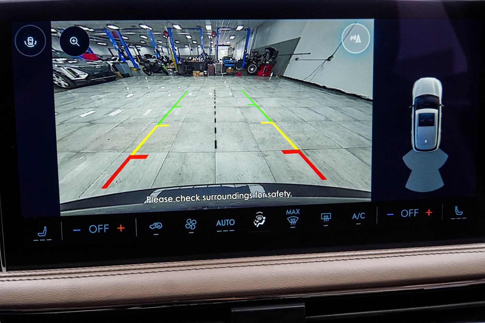 Used 2025 Lincoln Corsair AWD image 27