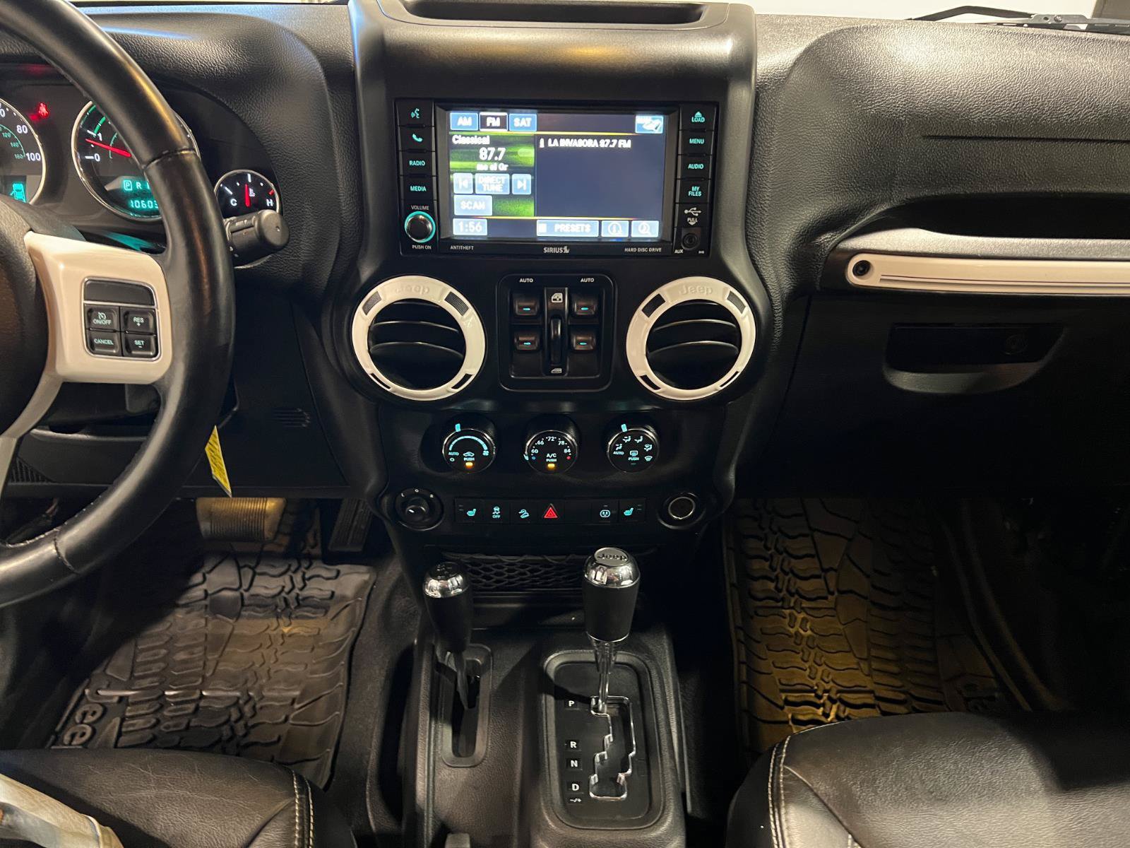 Used 2015 Jeep Wrangler Unlimited Sahara AWD/4WD image 15