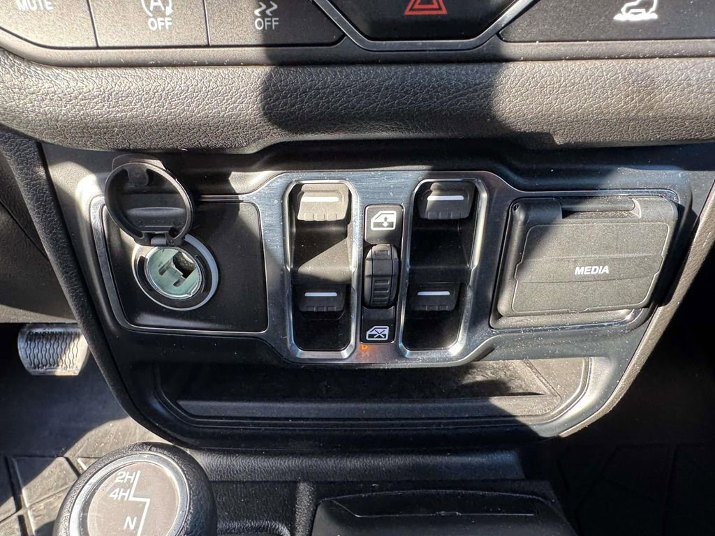 Used 2024 Jeep Gladiator Sport image 20