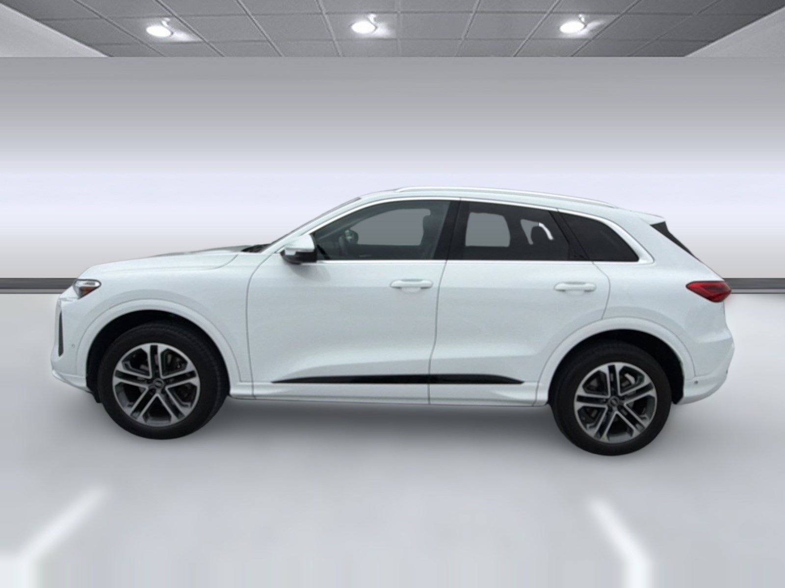 Used 2025 Audi Q5 Premium w/ Convenience Package AWD/4WD image 2